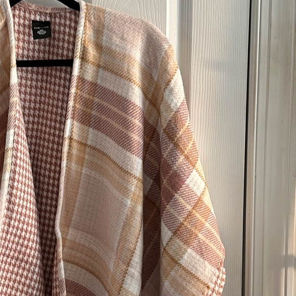 Steve Madden Women's Reversible Multi Cardigan/Kimono in Blush O/S, EUC - Picture 4 of 16